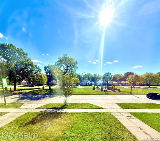 2182 Vernier Road, Grosse Pointe Woods, MI 48236