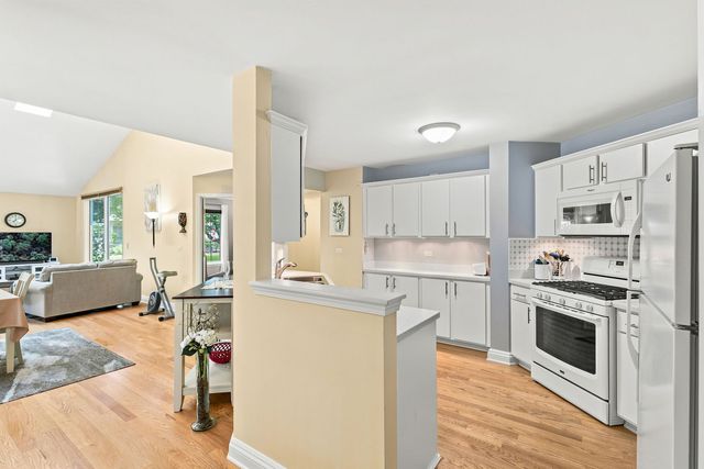 30W024 Cedar Court 024, Warrenville, IL 60555