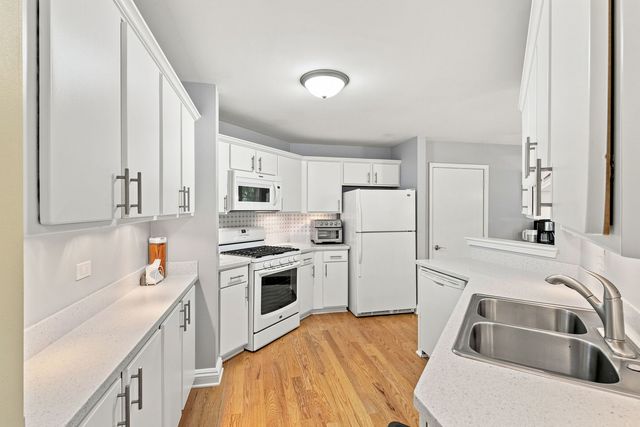 30W024 Cedar Court 024, Warrenville, IL 60555