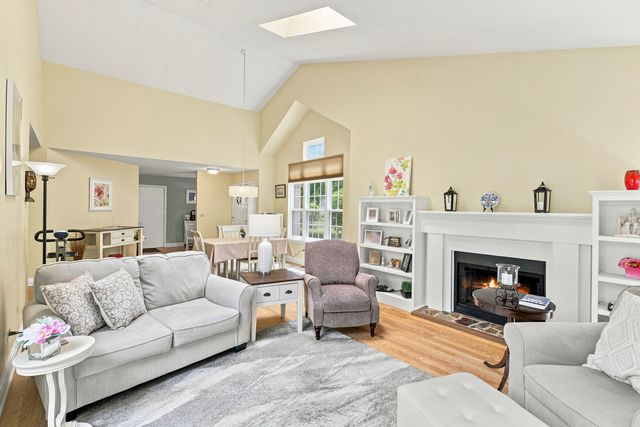 30W024 Cedar Court 024, Warrenville, IL 60555