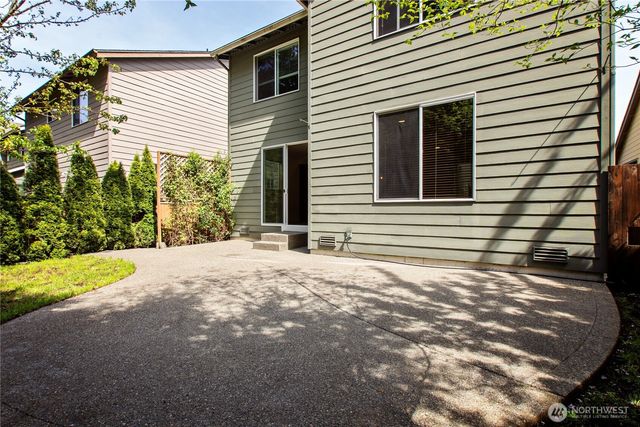 4020 Campus Willows Loop NE, Lacey, WA 98516