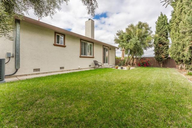 620 Glenmore Drive, Hollister, CA 95023