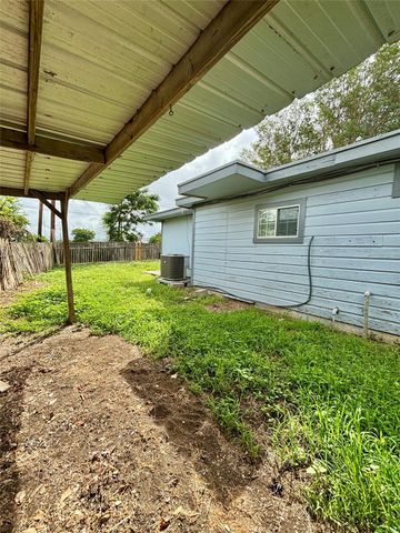 1115 Haynes ST, San Marcos, TX 78666