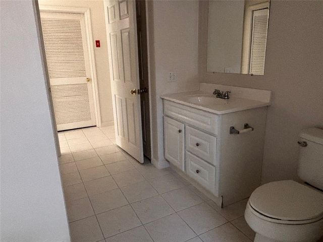 100 Clinton Drive 1, North Kingstown, RI 02852