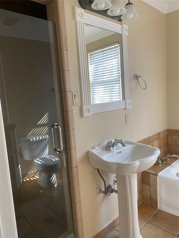 3015 Caroline D, Houston, TX 77004