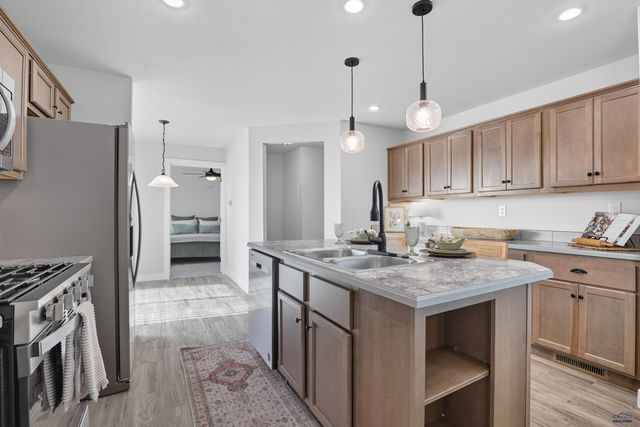 1717.102 E PHILADELPHIA, Rapid City, SD 57701