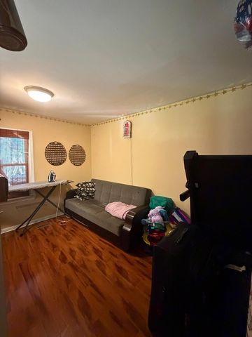 8079 Catawba Lane, Hanover Park, IL 60133