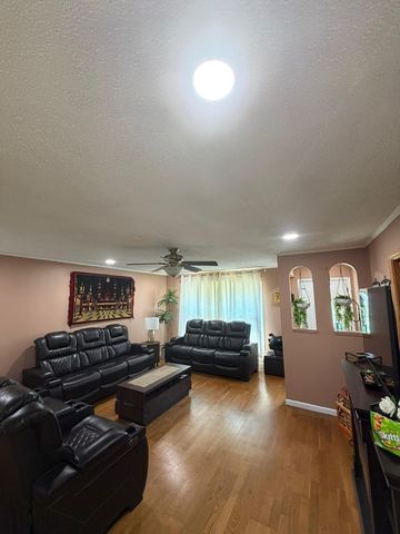 8079 Catawba Lane, Hanover Park, IL 60133