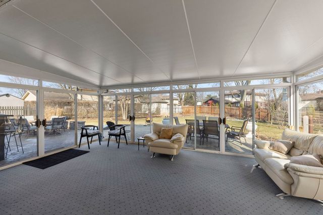 820 Sudbury Court, Schaumburg, IL 60193