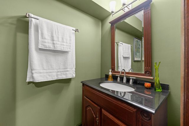 820 Sudbury Court, Schaumburg, IL 60193