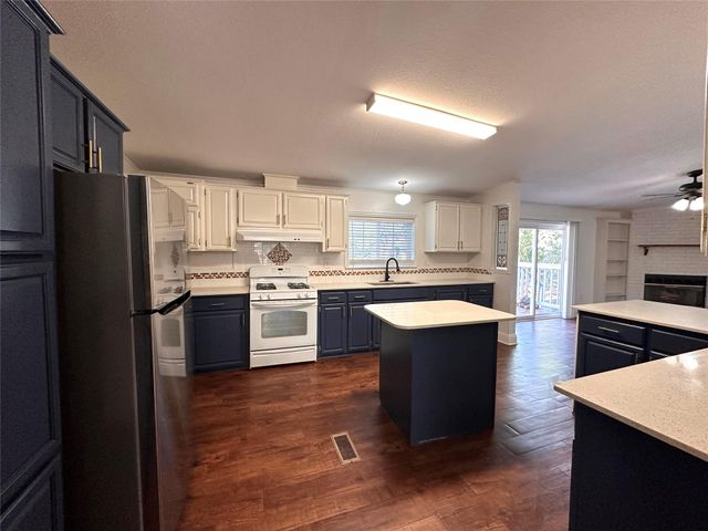 305 Cougar Ave N, Cedar Park, TX 78613