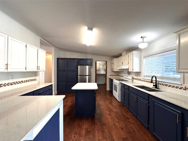 305 Cougar Ave N, Cedar Park, TX 78613