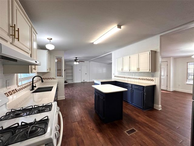 305 Cougar Ave N, Cedar Park, TX 78613
