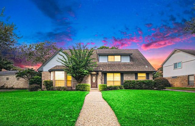 15014 Hollydale Drive, Houston, TX 77062