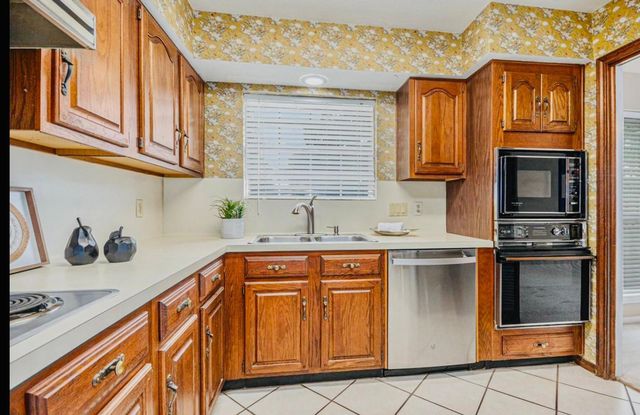 15014 Hollydale Drive, Houston, TX 77062