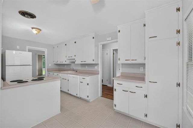 8209 Beverly Street, Prairie Village, KS 66208