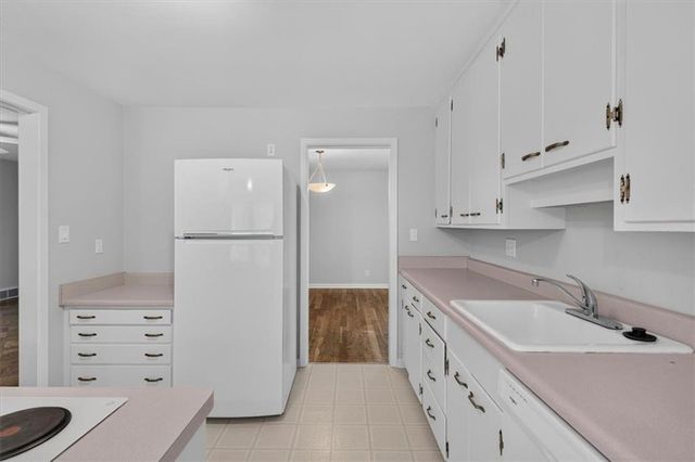 8209 Beverly Street, Prairie Village, KS 66208