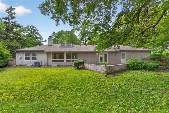 8209 Beverly Street, Prairie Village, KS 66208