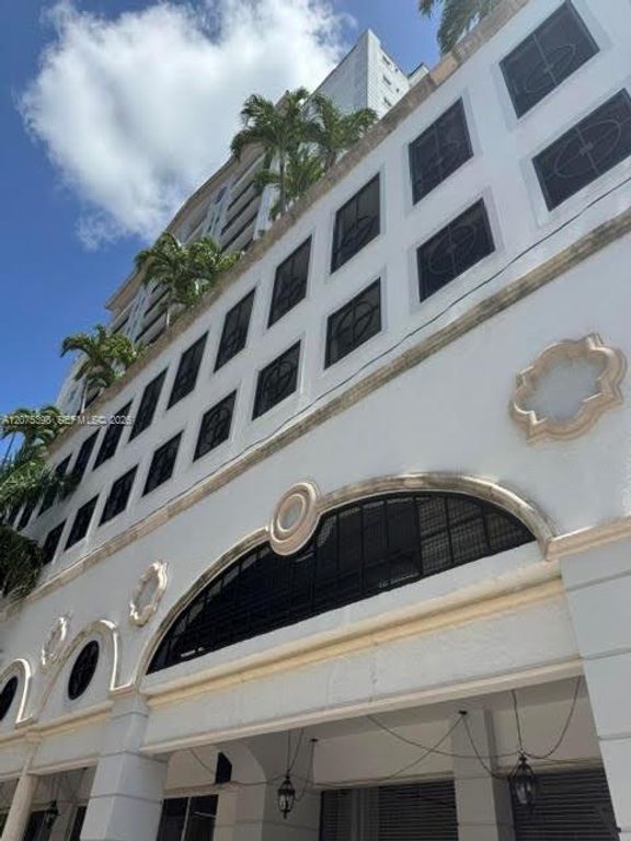 357 Almeria Avenue 1105, Coral Gables, FL 33134