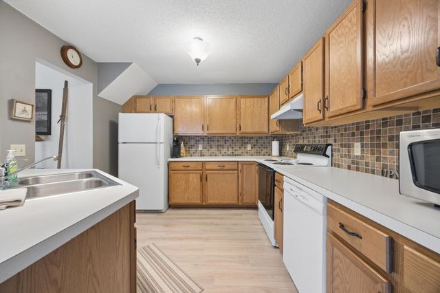 7627 Nicholas Way, Chanhassen, MN 55317