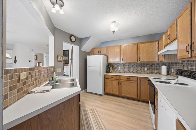 7627 Nicholas Way, Chanhassen, MN 55317