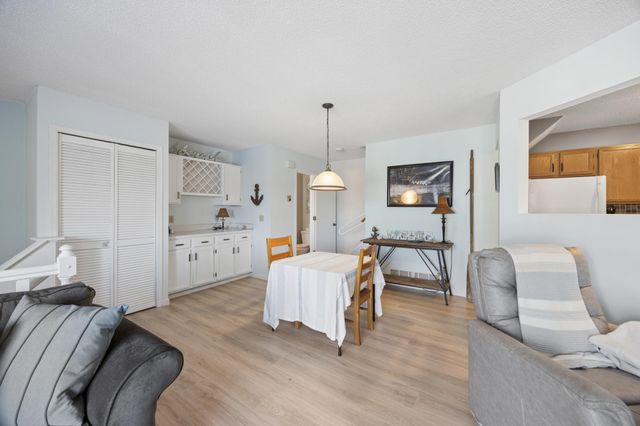 7627 Nicholas Way, Chanhassen, MN 55317