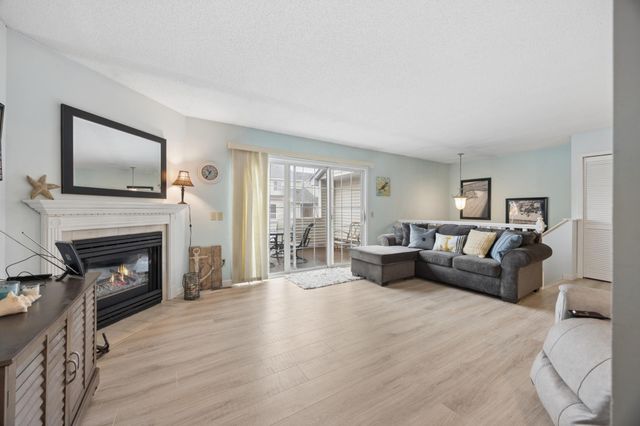 7627 Nicholas Way, Chanhassen, MN 55317