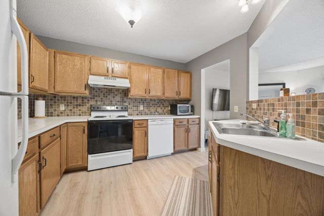 7627 Nicholas Way, Chanhassen, MN 55317