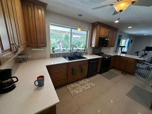 11901 NW 25th St, Plantation, FL 33323