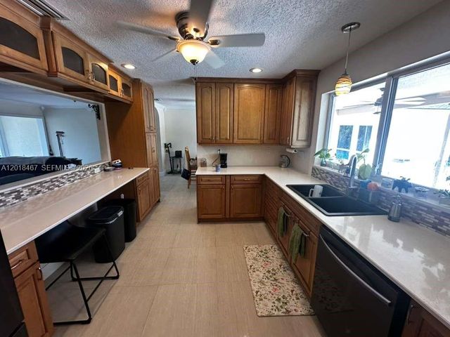 11901 NW 25th St, Plantation, FL 33323