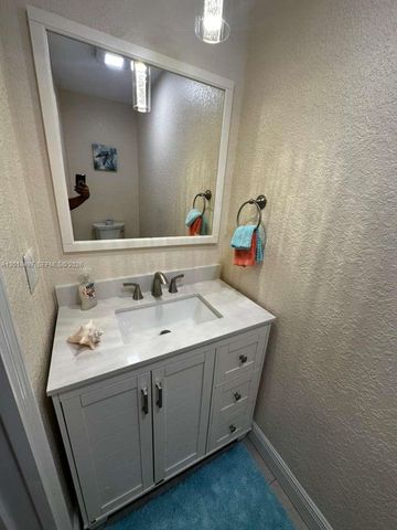 11901 NW 25th St, Plantation, FL 33323