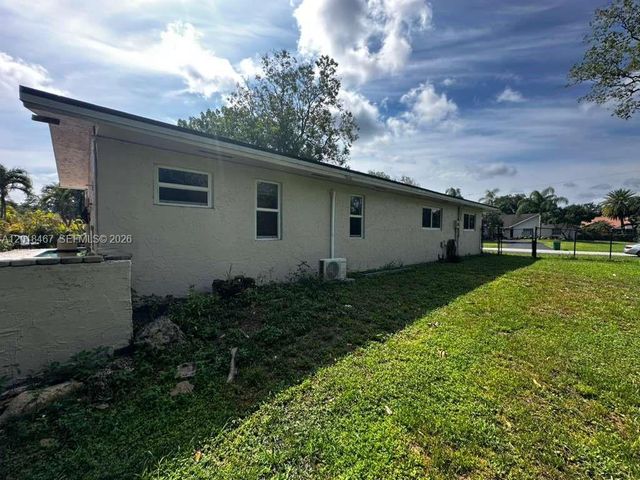 11901 NW 25th St, Plantation, FL 33323