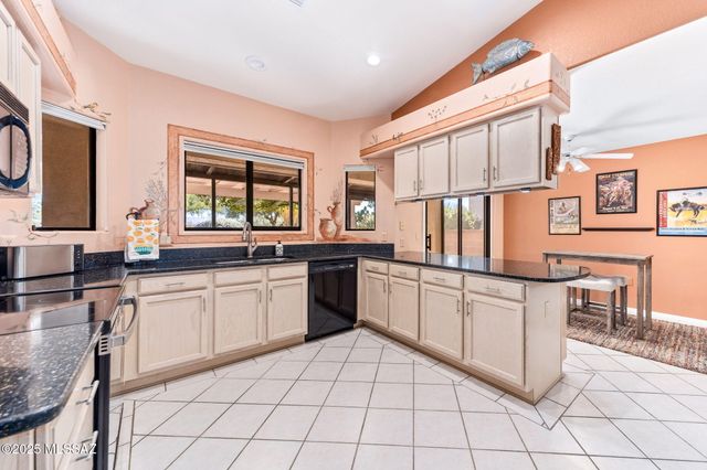 290 N Via Del Ciruelo, Green Valley, AZ 85614