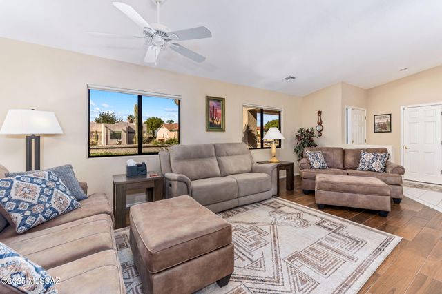 290 N Via Del Ciruelo, Green Valley, AZ 85614
