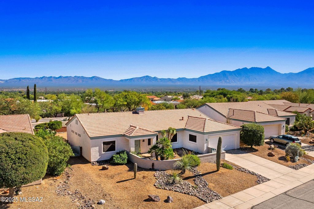 290 N Via Del Ciruelo, Green Valley, AZ 85614