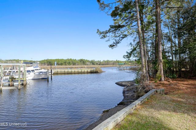 3230 Cumberland Road, 46, Ocean Springs, MS 39564