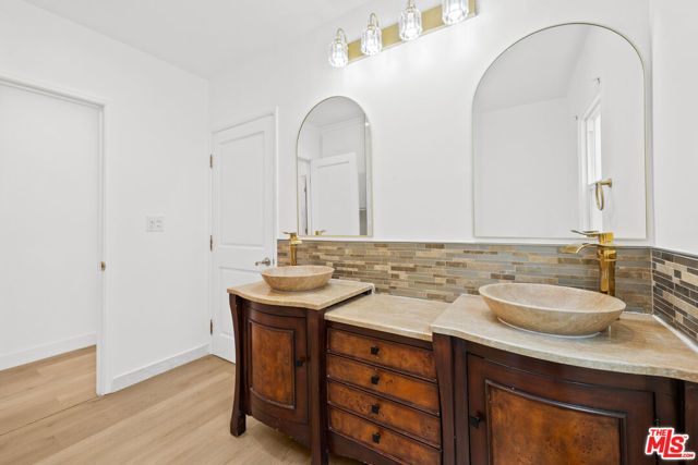 244 S Almont Drive, Beverly Hills, CA 90211