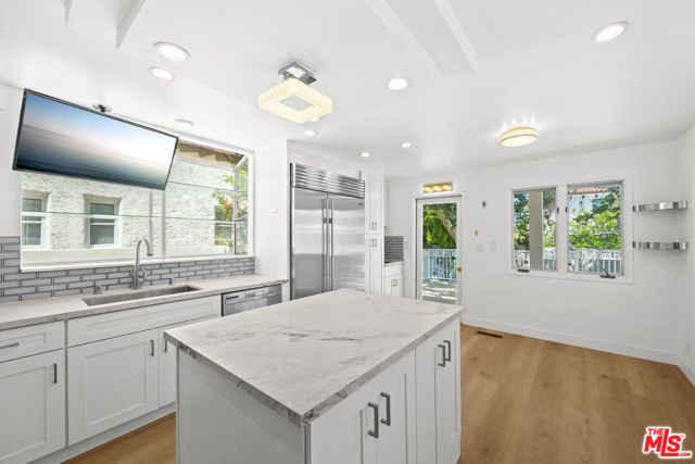 244 S Almont Drive, Beverly Hills, CA 90211