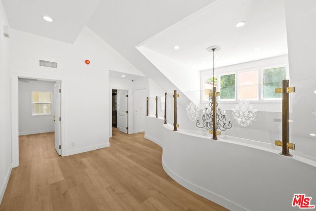 244 S Almont Drive, Beverly Hills, CA 90211