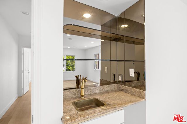 244 S Almont Drive, Beverly Hills, CA 90211