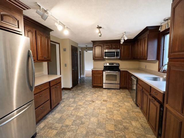 307 Glen Rd, Weston, MA 02493