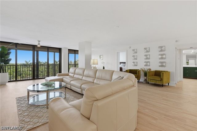 5601 Turtle Bay DR 302, Naples, FL 34108