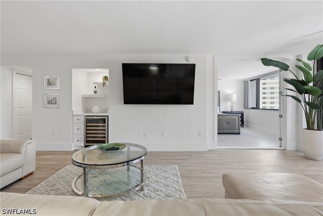 5601 Turtle Bay DR 302, Naples, FL 34108
