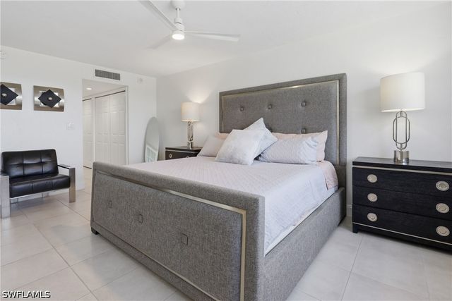 5601 Turtle Bay DR 302, Naples, FL 34108