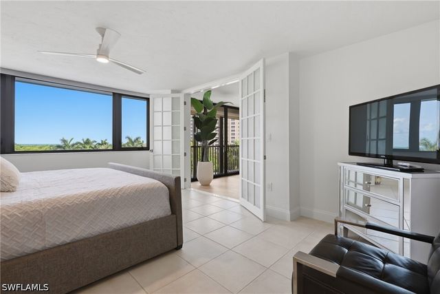 5601 Turtle Bay DR 302, Naples, FL 34108