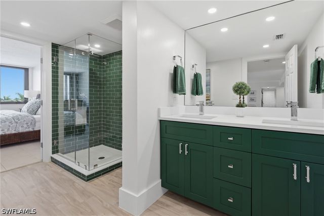 5601 Turtle Bay DR 302, Naples, FL 34108
