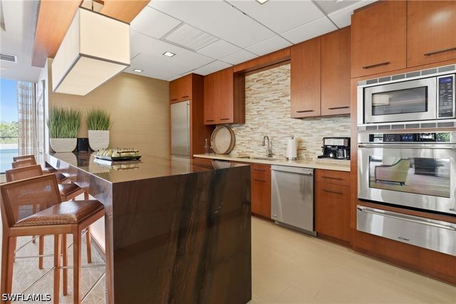 5601 Turtle Bay DR 302, Naples, FL 34108