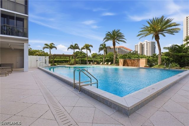 5601 Turtle Bay DR 302, Naples, FL 34108