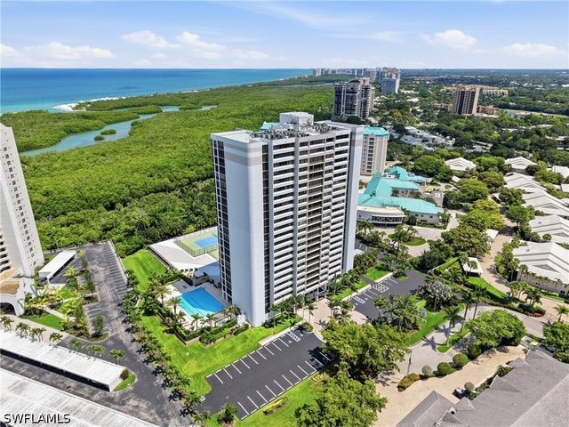 5601 Turtle Bay DR 302, Naples, FL 34108