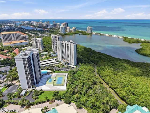 5601 Turtle Bay DR 302, Naples, FL 34108